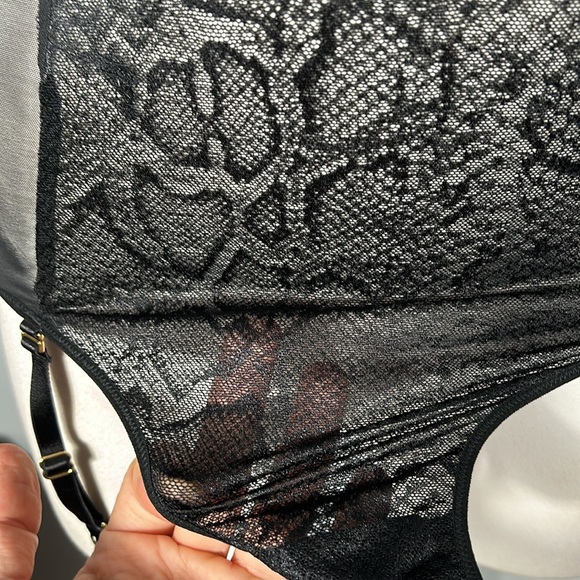 Victoria’s Secret Black Lace Sheer Teddy size small - Picture 8 of 10